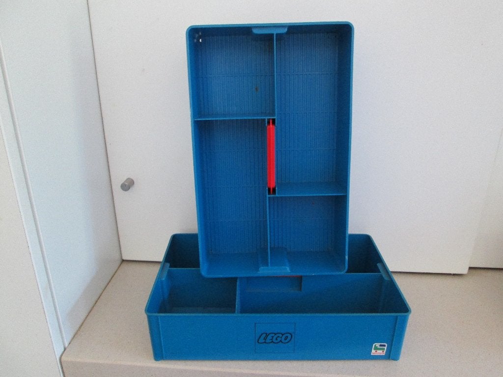 Lego ; 2 blauwe opberg en in vakjes verdeelde bakjes, Ophalen of Verzenden, Zo goed als nieuw, Accessoire, Lego