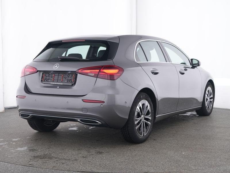 Mercedes-Benz A-Klasse 180 Hatchback Luxury Line | Smartphon, Auto's, Stof, Zwart, 4 cilinders, Bedrijf