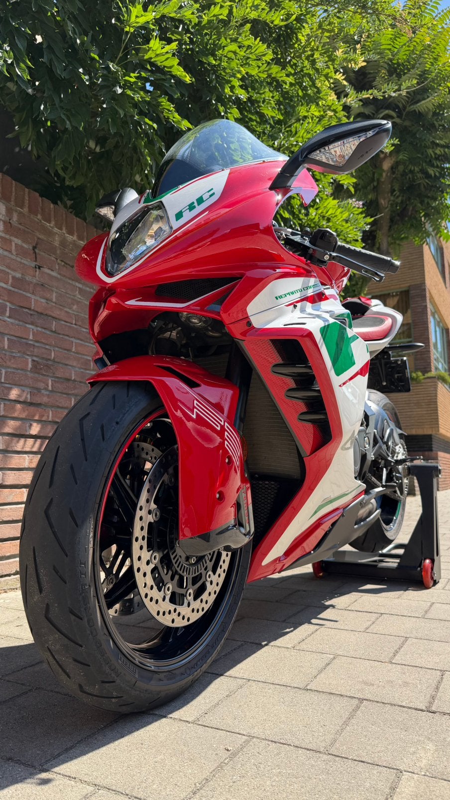 Moteur RC exclusif MV Agusta F3 800, Motos, Motos | MV Agusta, Particulier, Super Sport, plus de 35 kW, 3 cylindres, Régulateur de vitesse