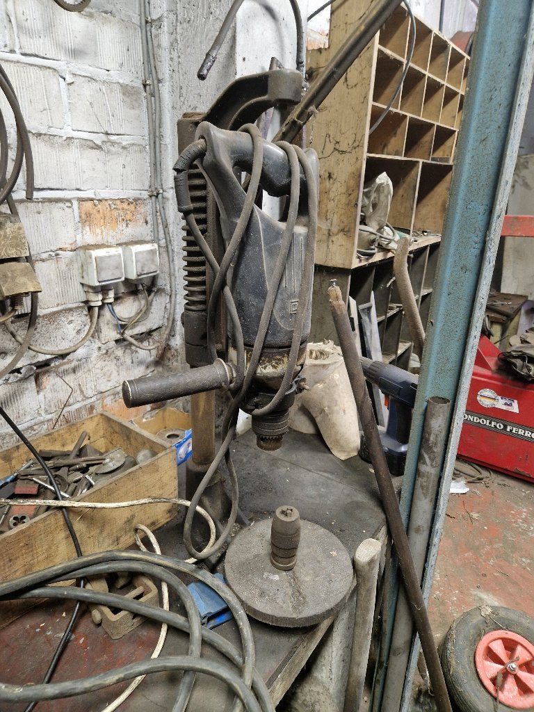 Perceuse avec support de perçage robuste (230 V), Bricolage & Construction, Enlèvement, Utilisé, Perceuse, 600 watts ou plus