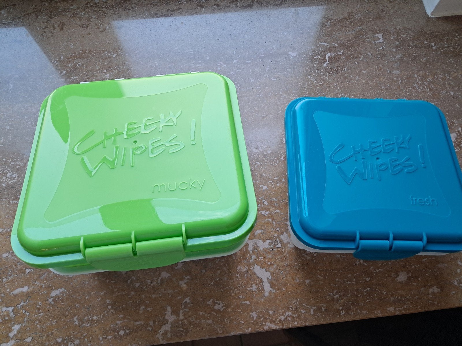 Cheeky wipes dozen, Huis en Inrichting, Keuken | Tupperware, Ophalen