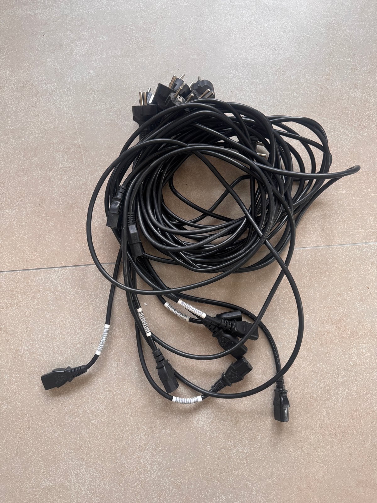 9 x voedingkabel, Audio, Tv en Foto, Audiokabels en Televisiekabels, Ophalen of Verzenden, Zo goed als nieuw