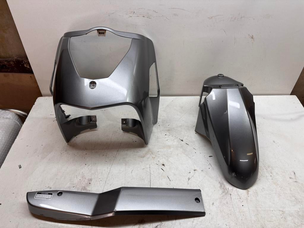 Coupes de cheveux Kymco People S, Vélos & Vélomoteurs, Pièces de cyclomoteur | Scooters, Utilisé, Kymco, Capot, Enlèvement ou Envoi