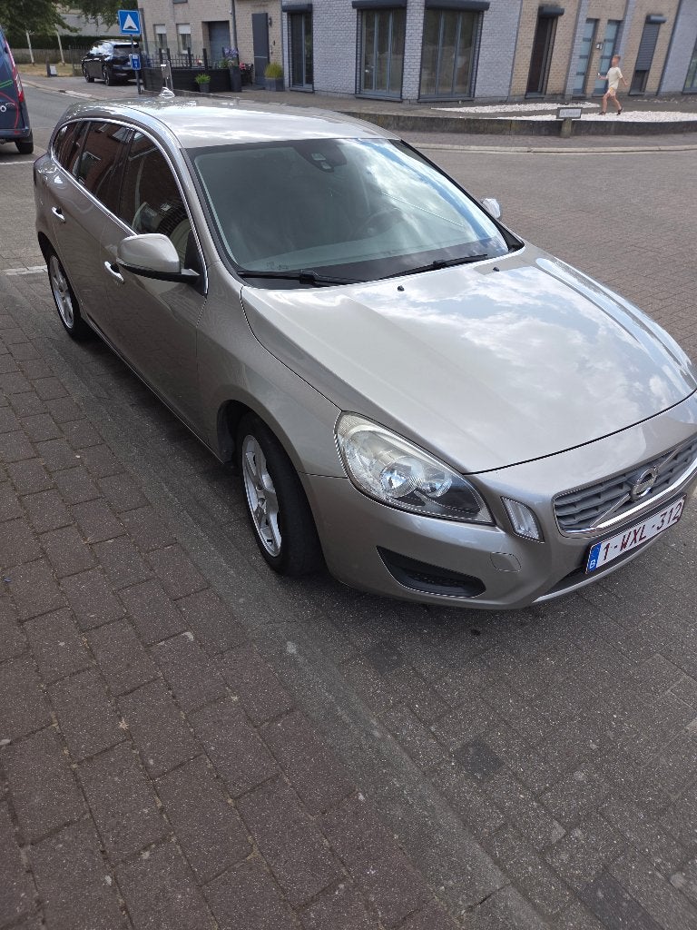 Volvo v60, Voorwielaandrijving, Euro 5, Parkeersensor, Zwart