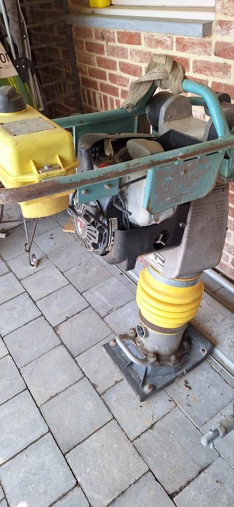 Pilon vibratoire Moteur Honda. Fonctionne parfaitement., Bricolage & Construction, Outillage | Autres Machines, Enlèvement