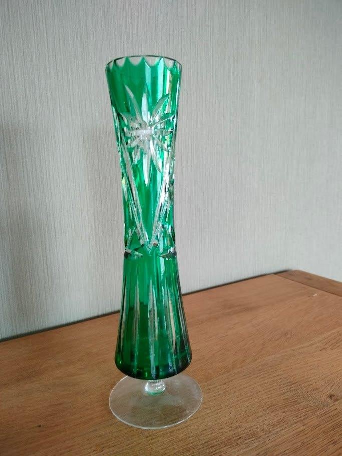 Vase en cristal sur pied, Enlèvement
