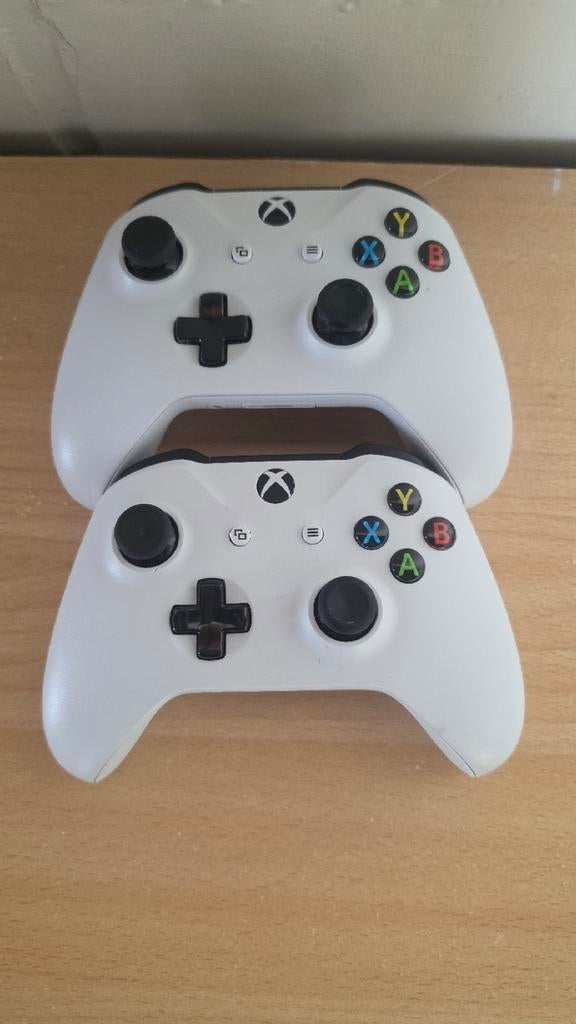 Xbox controler bluetooth 2x, Ophalen of Verzenden, Zo goed als nieuw, Controller, Xbox Series S
