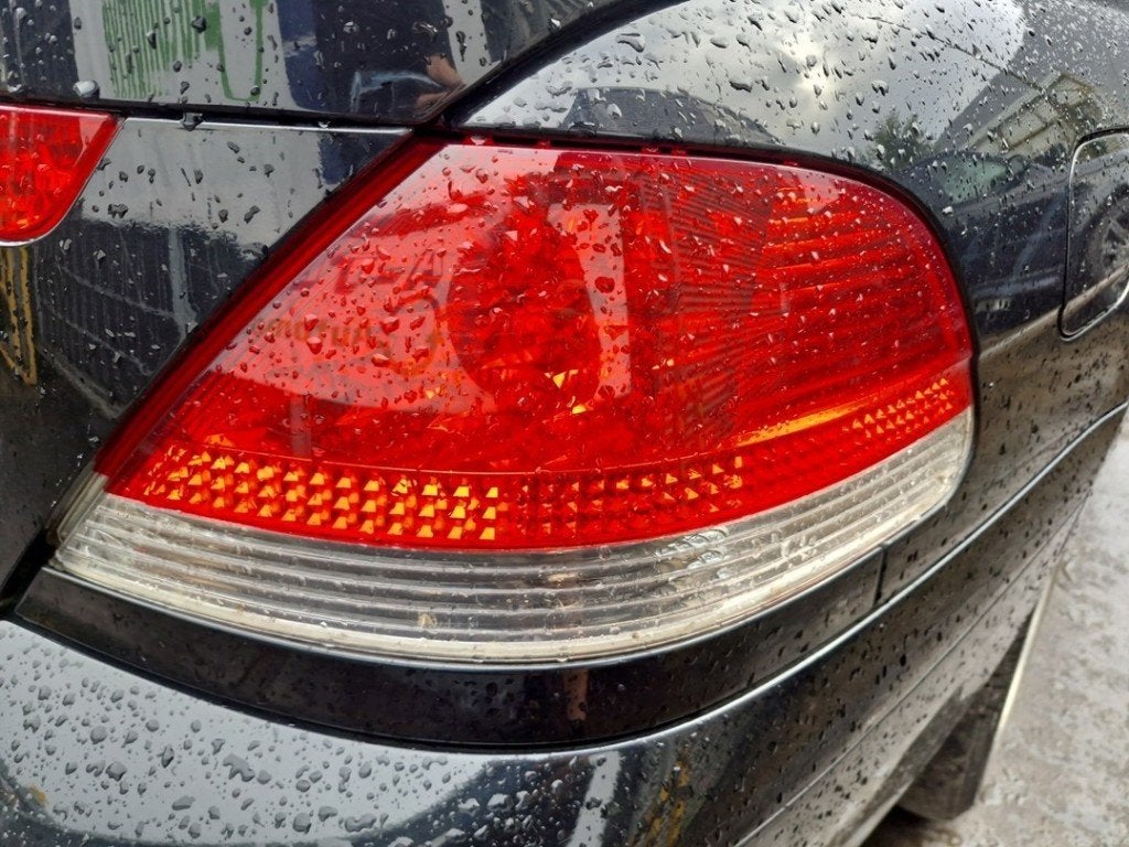 FEU ARRIÈRE DROIT BMW 7 serie (E65 / E66 / E67), Utilisé, BMW, Petuelring 130
80809  München, DE, Bayerische Motoren Werke AG