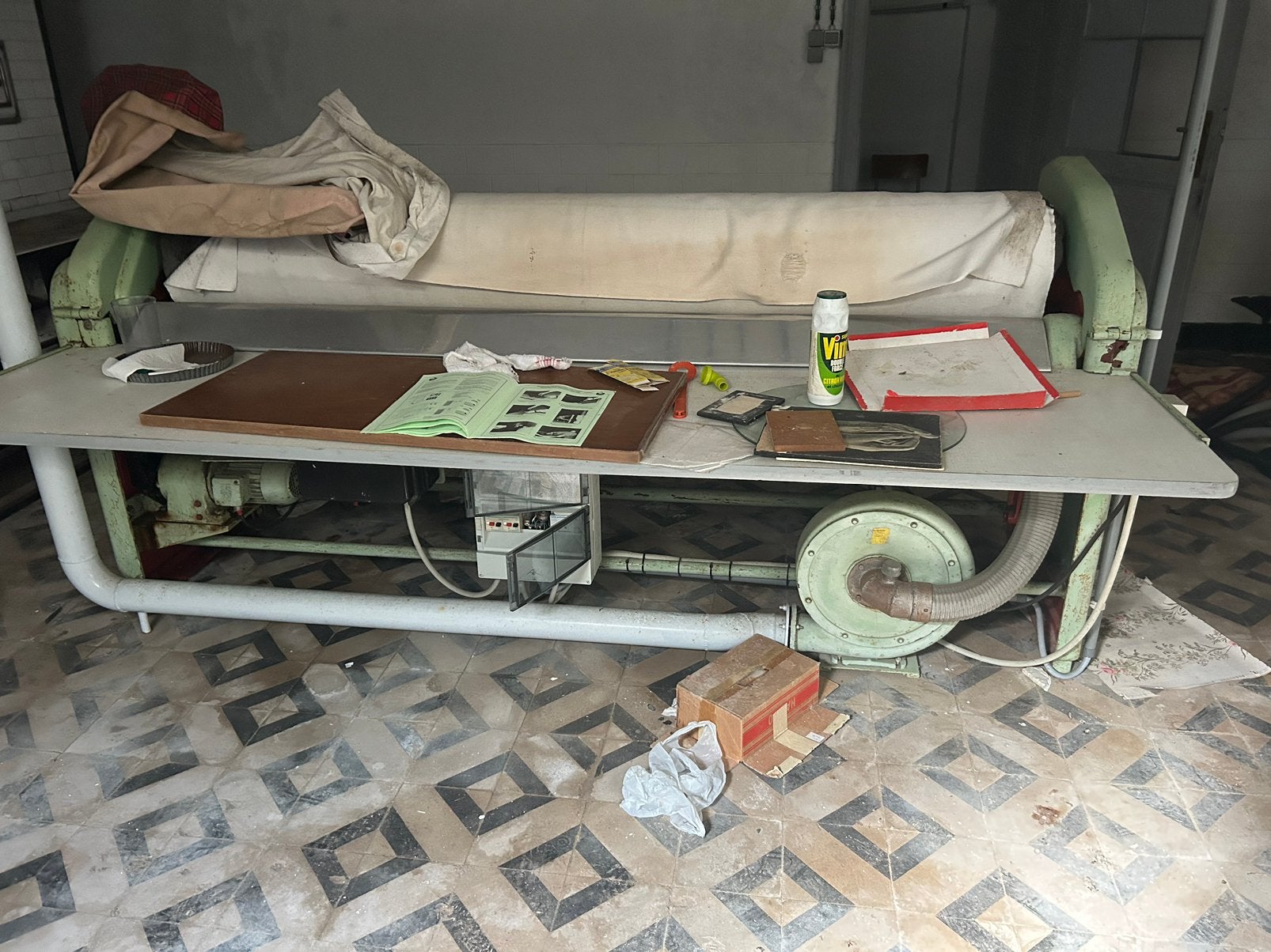 Oude pers/strijkmachine, Bricolage & Construction, Outillage | Ponceuses, Enlèvement, Comme neuf