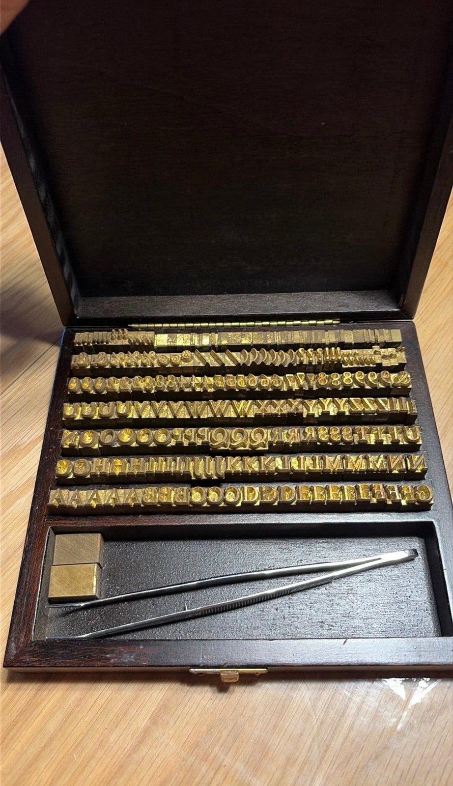 Bugetti Incisioni – Firenze. Antiek messing letterstempelset, Antiek en Kunst, Ophalen of Verzenden