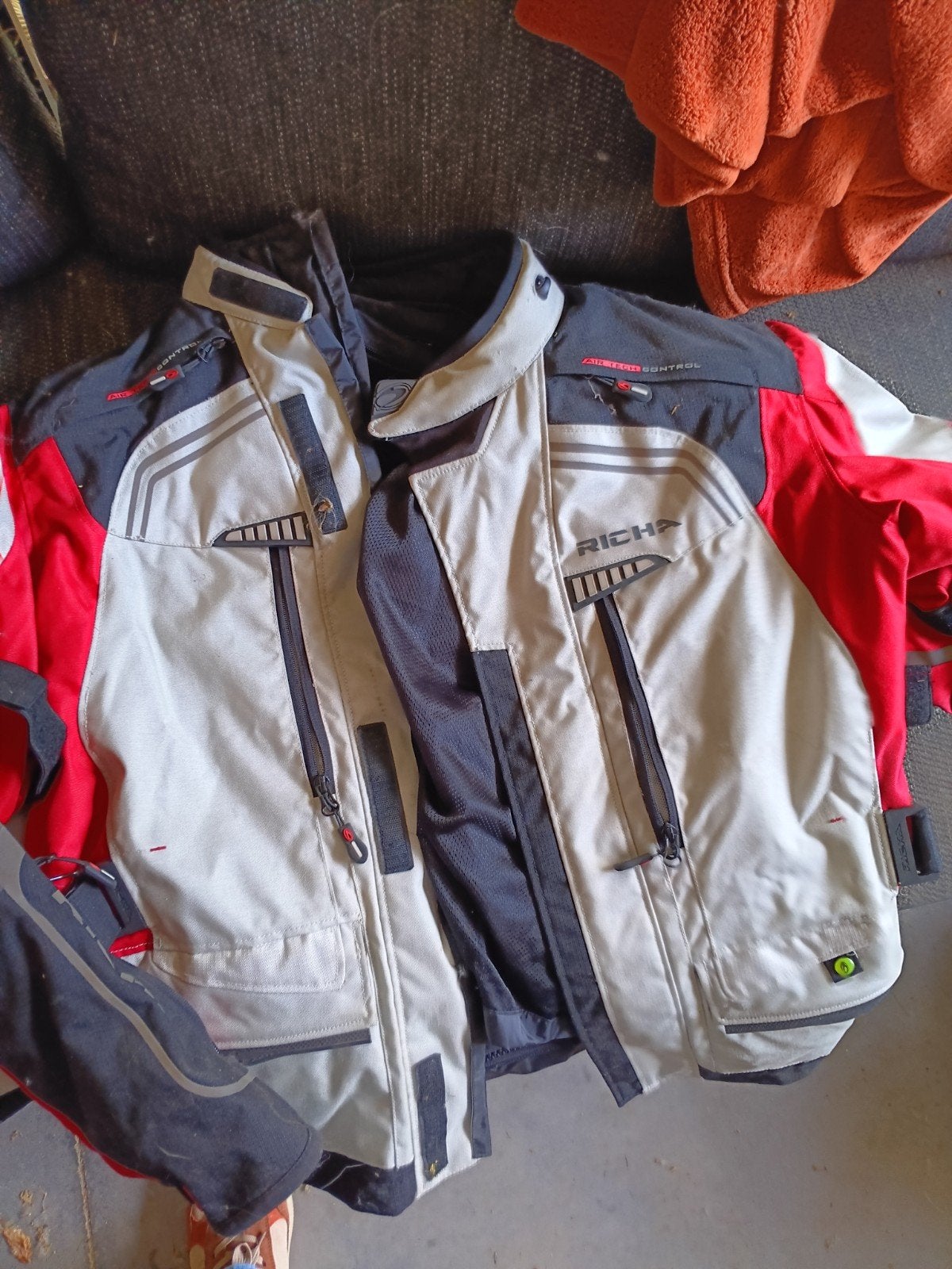 2 vesten en 3 paar handschoenen, Ophalen, Handschoenen