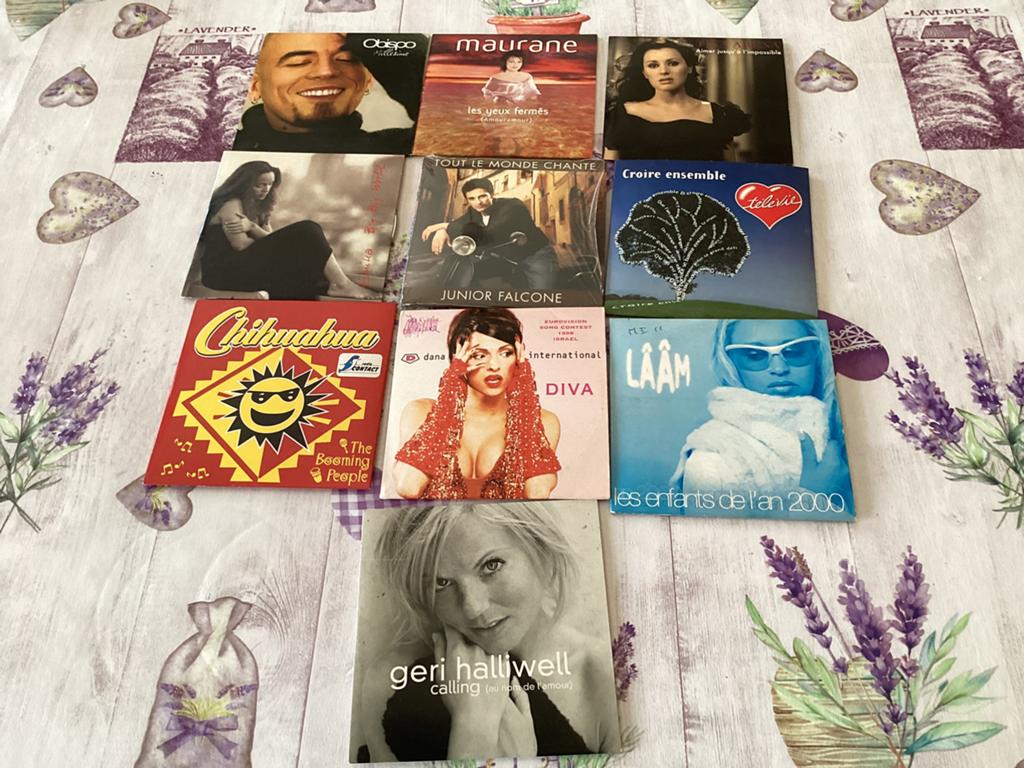 Le lot de 10 cd singles, Enlèvement
