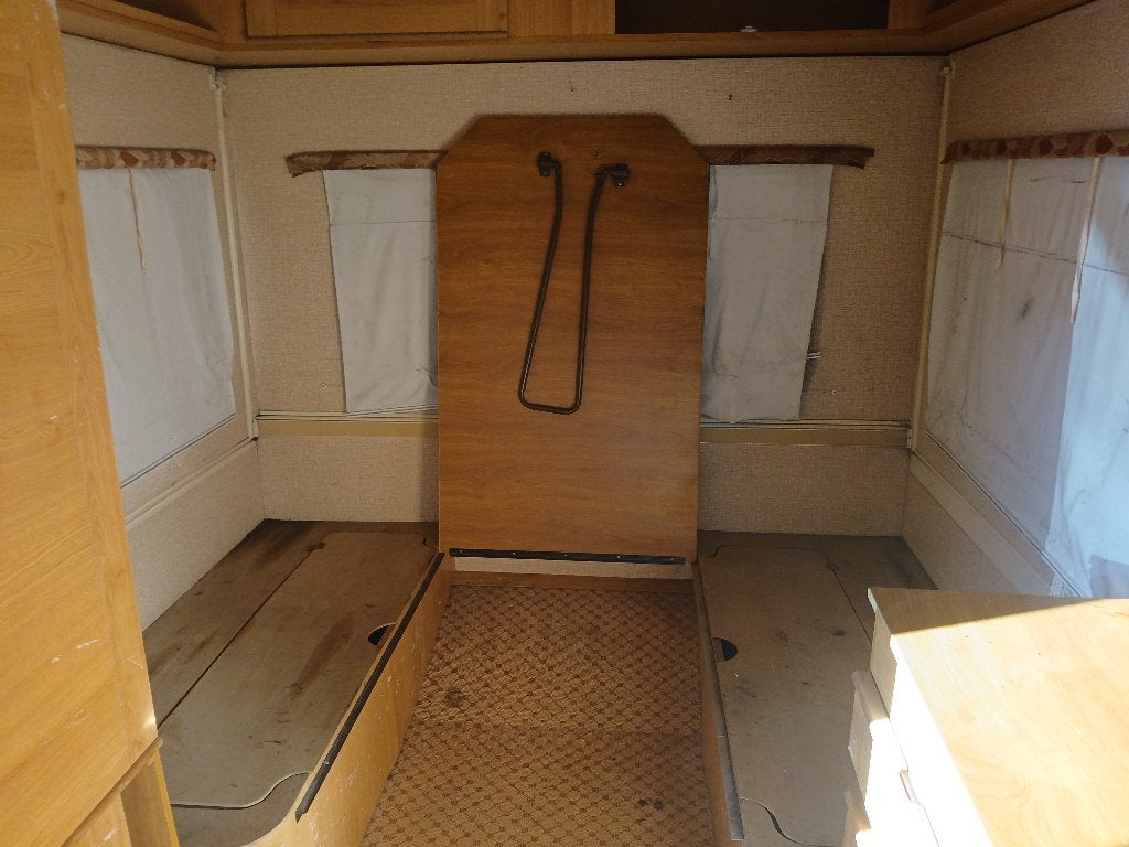 Caravane à vendre, Entreprise