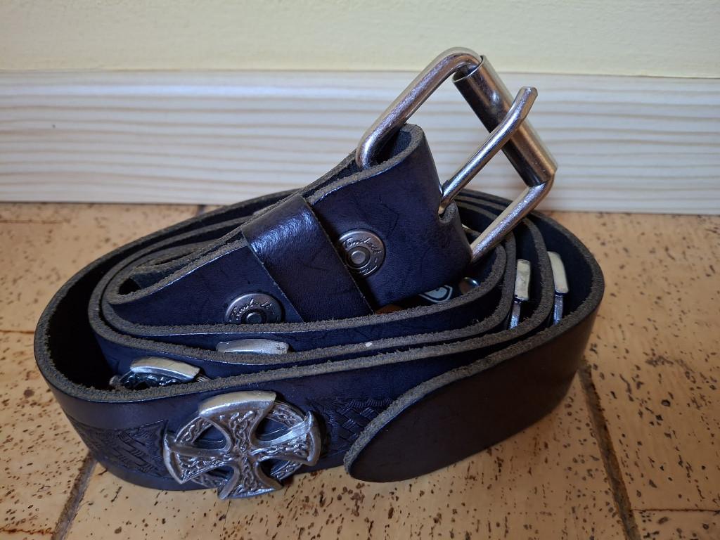 Zwart lederen riem met Keltische kruisen, Nieuw, Ophalen of Verzenden, 115 cm of meer, Riem of Ceintuur