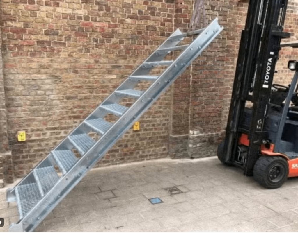 Galvanisé trap voor hoogte 2,20, Ophalen, Gebruikt, Trap