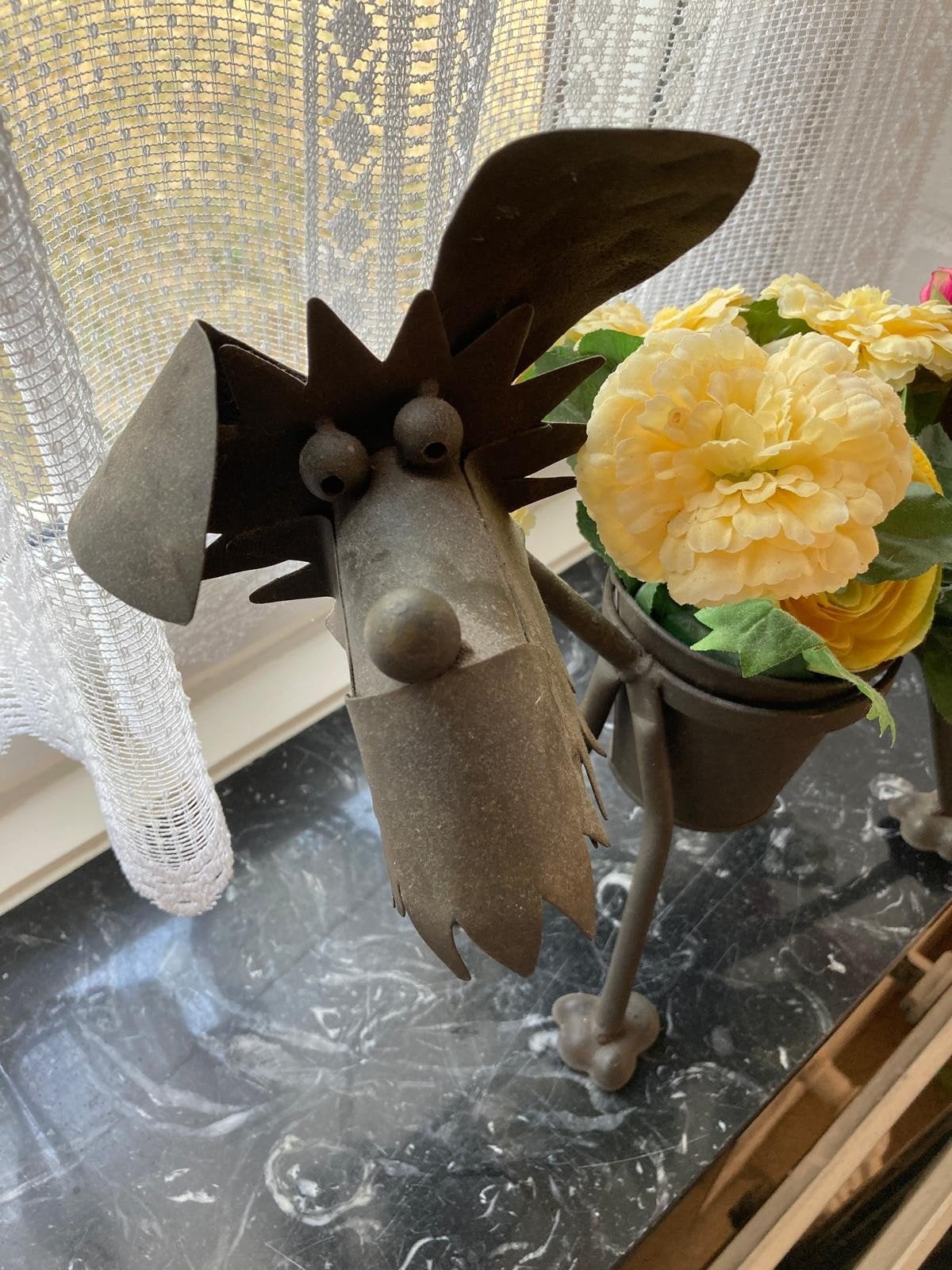 petit chien fleuri
