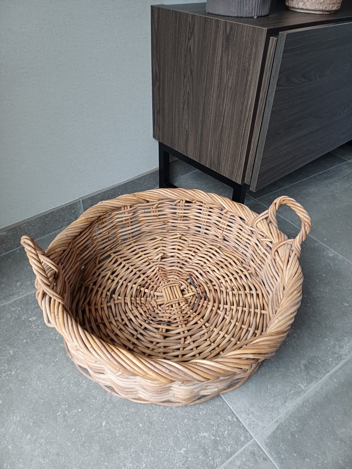 Handgemaakte rieten mand, Ophalen, Mand