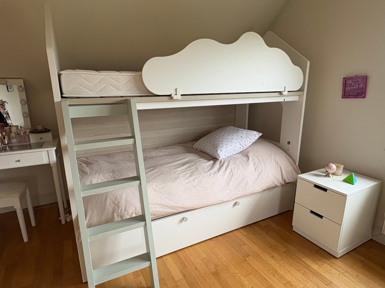 Stapelbed voor kinderen met uitschuifbaar bed, Kinderen en Baby's, Kinderkamer | Stapelbedden en Hoogslapers, Zo goed als nieuw