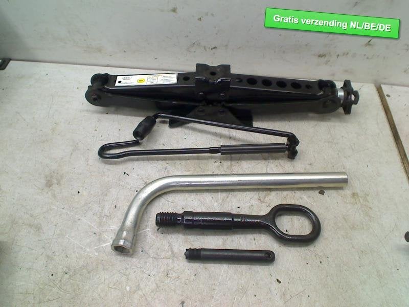 KRIK met wielsleutel A3 Sportback (8VA / 8VF) (8V0011031), Info@audi.de, Audi, Audi AG, Gebruikt