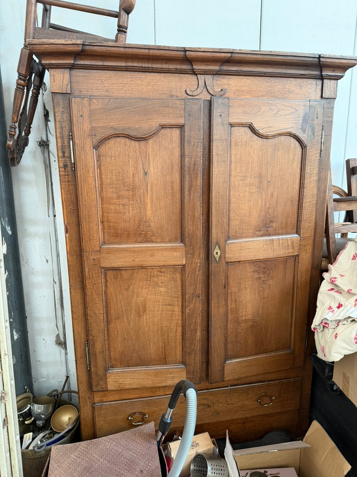 Armoire en chêne, Enlèvement