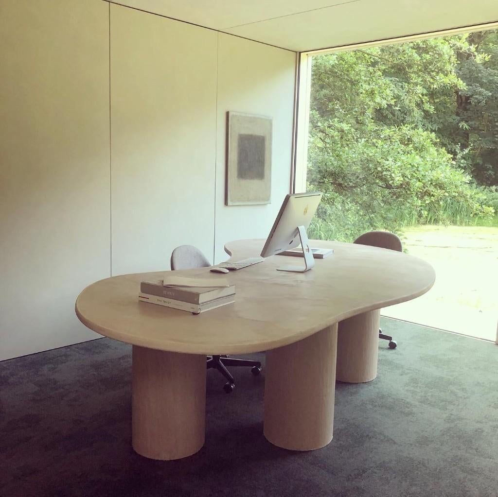 Handgemaakte tafel met organische vorm, Ophalen, Overige materialen, Organisch design en wabi-sabi karakter, 50 tot 75 cm