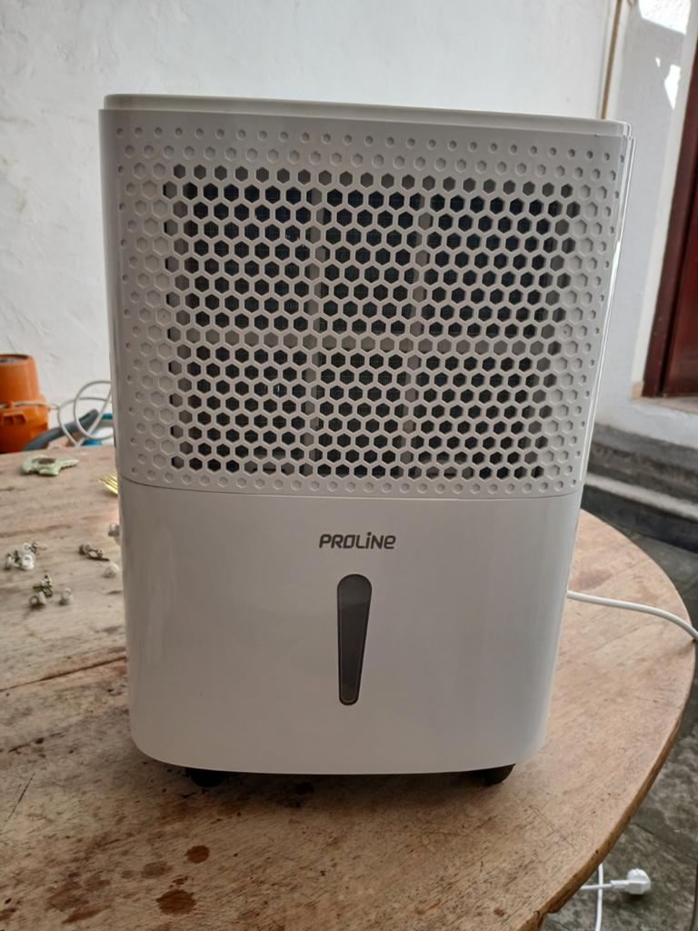Un déshumidificateur a compresseur, Electroménager, Équipement de traitement de l'air, Déshumidificateur, Enlèvement ou Envoi