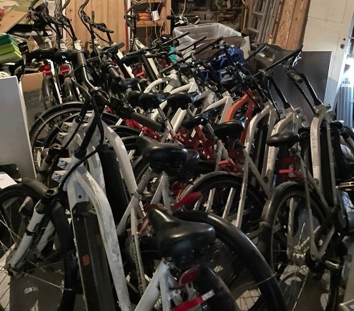 En lot Vélo uber livraison 30 pieces + batteries en lot, Enlèvement ou Envoi, Utilisé