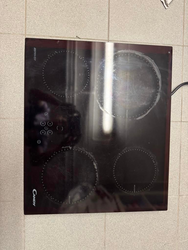 Taque a induction Candy, Enlèvement, Utilisé, Induction, 4 zones de cuisson