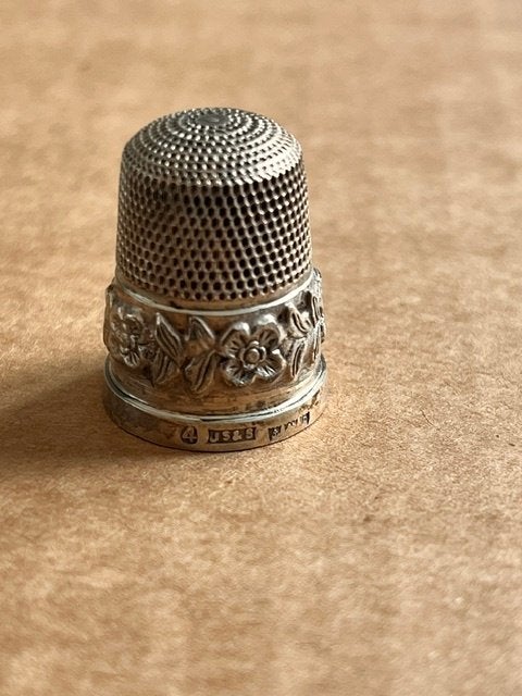 Dé à coudre en argent antique JS&S, Collections, Dés à coudre, Enlèvement ou Envoi, Utilisé, Argent