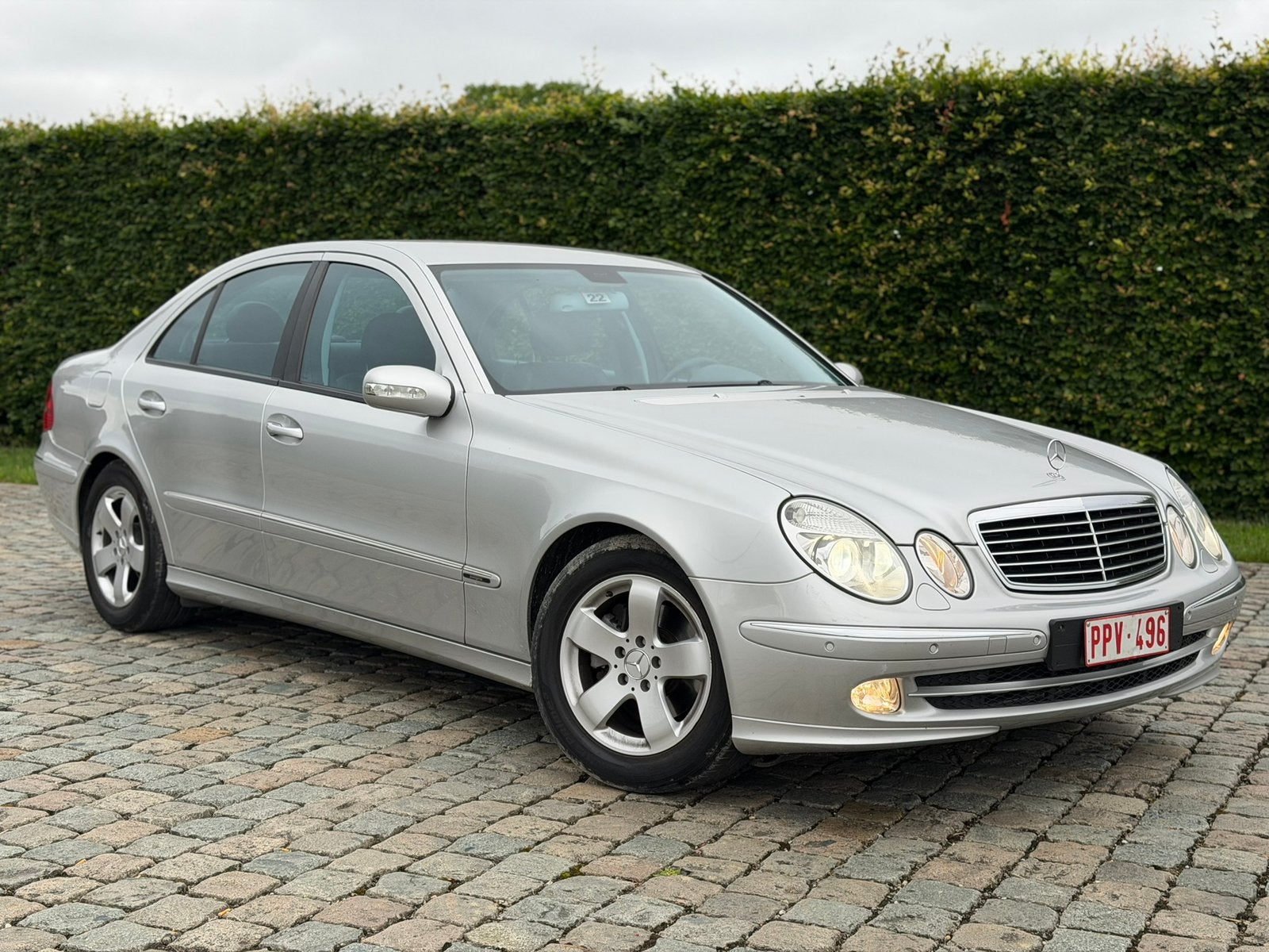 Mercedes E220 AUTOMA 100.oookm NEW, Autos, Mercedes-Benz, Particulier, Classe E, ABS, Caméra de recul, Airbags, Air conditionné