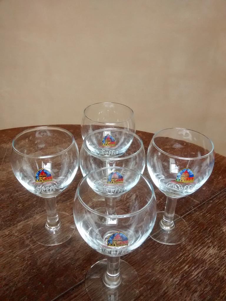5 verres à bière Leffe, Collections, Verres & Petits Verres, Enlèvement, Comme neuf, Verre à bière