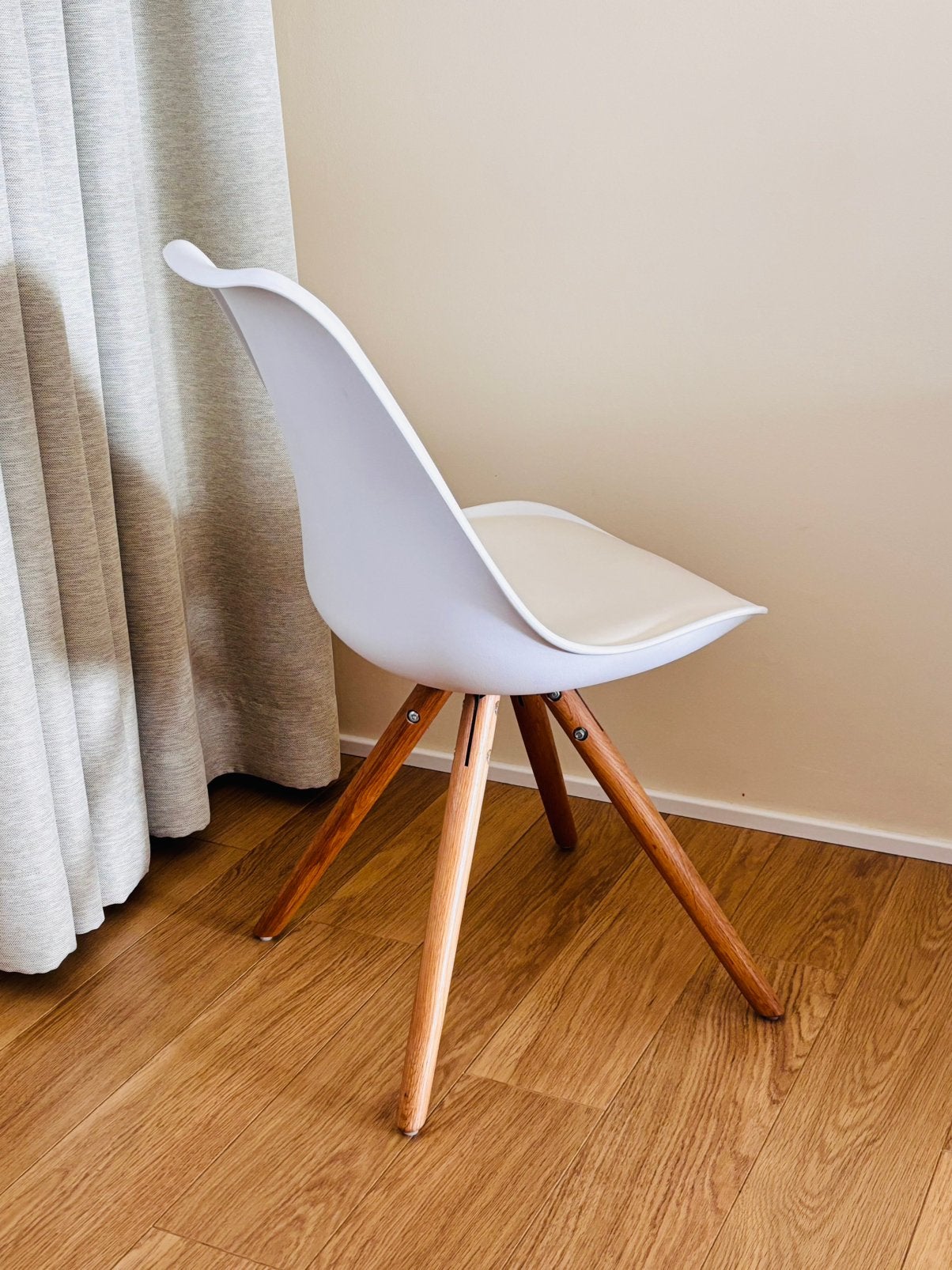 5 stoelen beschikbaar, Huis en Inrichting, Ophalen, Kunststof, Gebruikt, Wit