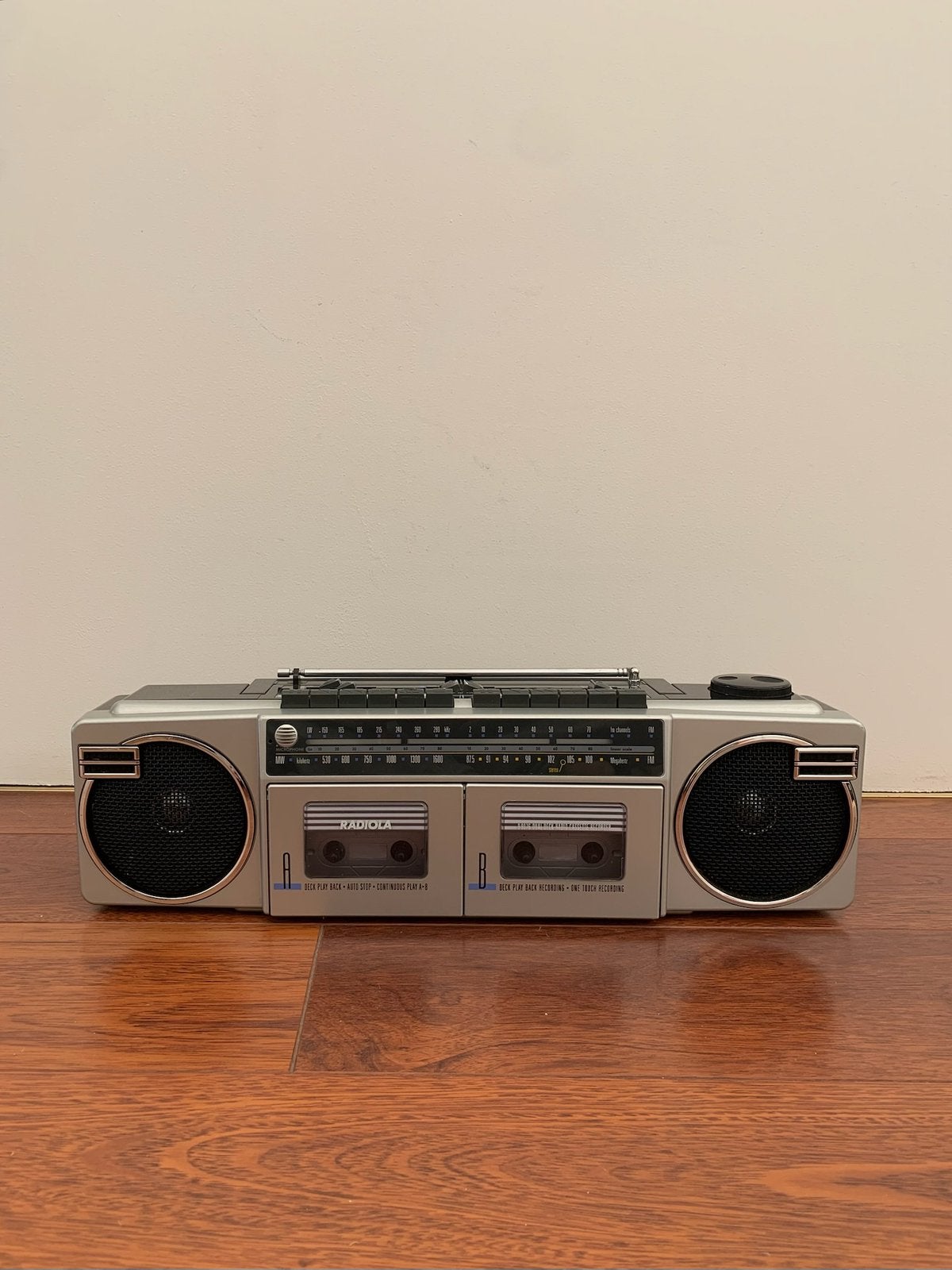RADIOLA — Dubbele cassetterecorder/radiospeler, Audio, Tv en Foto, Cassettedecks, Ophalen of Verzenden, Dubbel