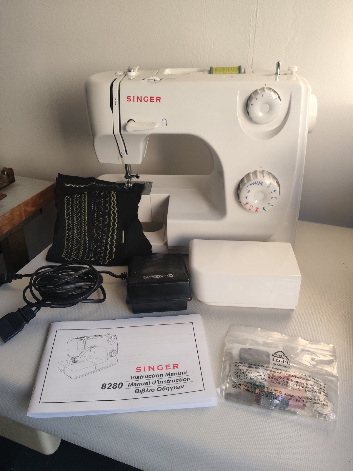 Machine à coudre SINGER 8280 – Complète et en très bon état, Hobby & Loisirs créatifs, Enlèvement ou Envoi, Machine à coudre, Singer