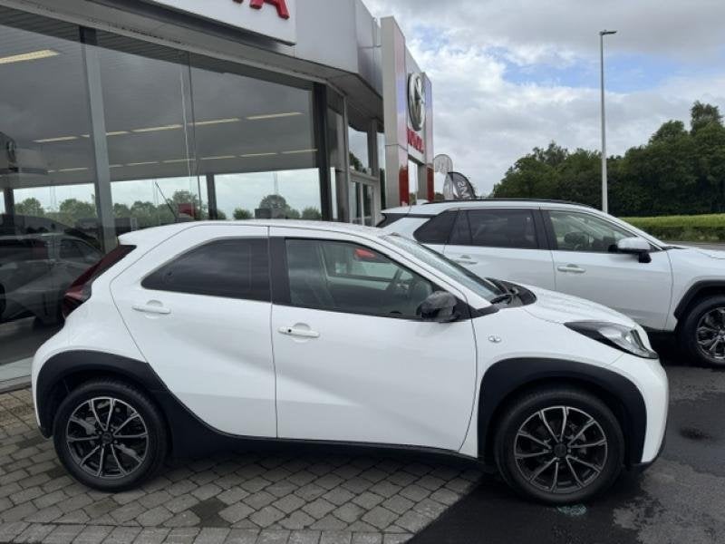 Toyota Aygo X X play & Comfort Pack AygoX X-play & Comfort P, 72 pk, Wit, Elektrische ramen, Handgeschakeld