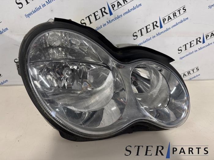 Koplamp rechts van een Mercedes C-Klasse, Gebruikt, -, Ophalen of Verzenden, -