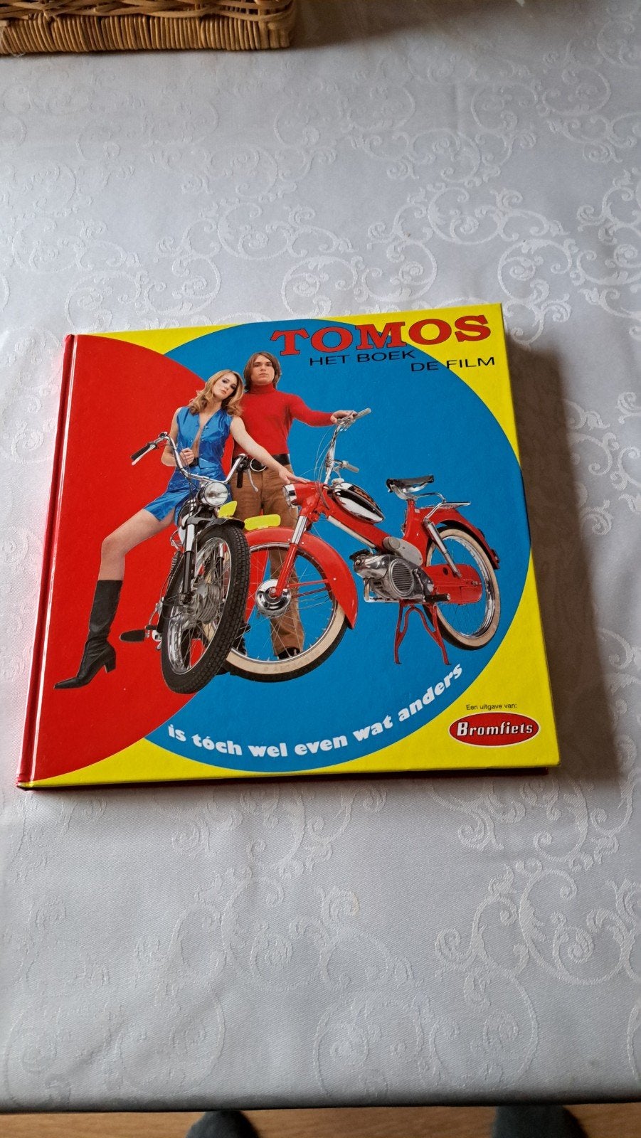 Tomos boek, Fietsen en Brommers, Ophalen of Verzenden