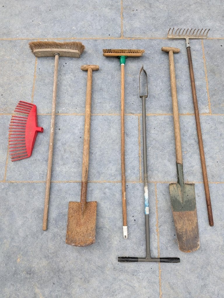 Tuingereedschap - hark, schep, borstel, teerachtig - 1€/stk, Ophalen, Schop