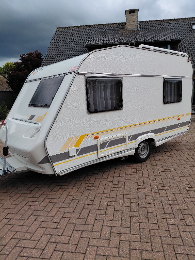 Caravan Delta Chateau 406 (2008), Grand lit, Jusqu'à 4, Chateau, Jusqu'à 4 m