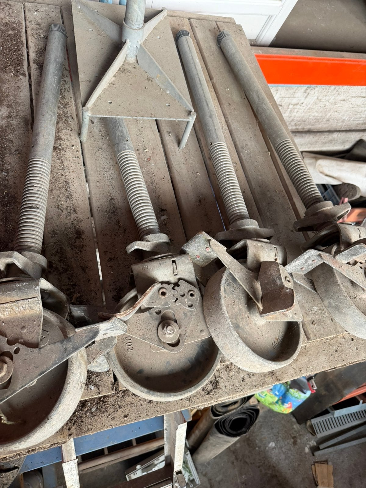 Bj 4 roues echafaudage 180€, Enlèvement ou Envoi