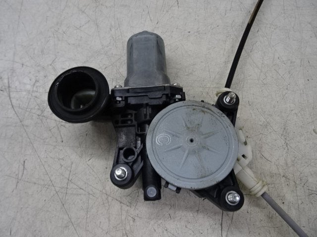 MOTEUR LEVE VITRE ELECTRIQUE AVANT DROIT Suzuki, Suzuki-Allee 7
64625  Bensheim, DE, Suzuki Deutschland GmbH, Kontakt@suzuki.de
