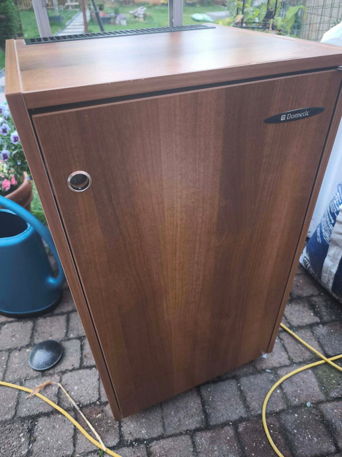 Dometic campingkoelkast / minibar, Ophalen