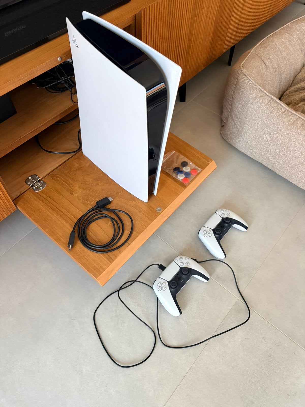 PlayStation 5 Disc Edition 825 Go + 2 manettes DualSense, Consoles de jeu & Jeux vidéo, Consoles de jeu | Sony PlayStation 5, Comme neuf