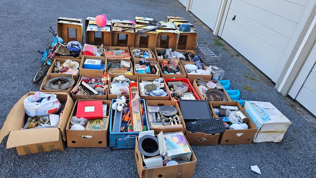 Lot rommelmarkt gerief 25 volle dozen + extra, Diversen, Rommelmarktspullen, Ophalen