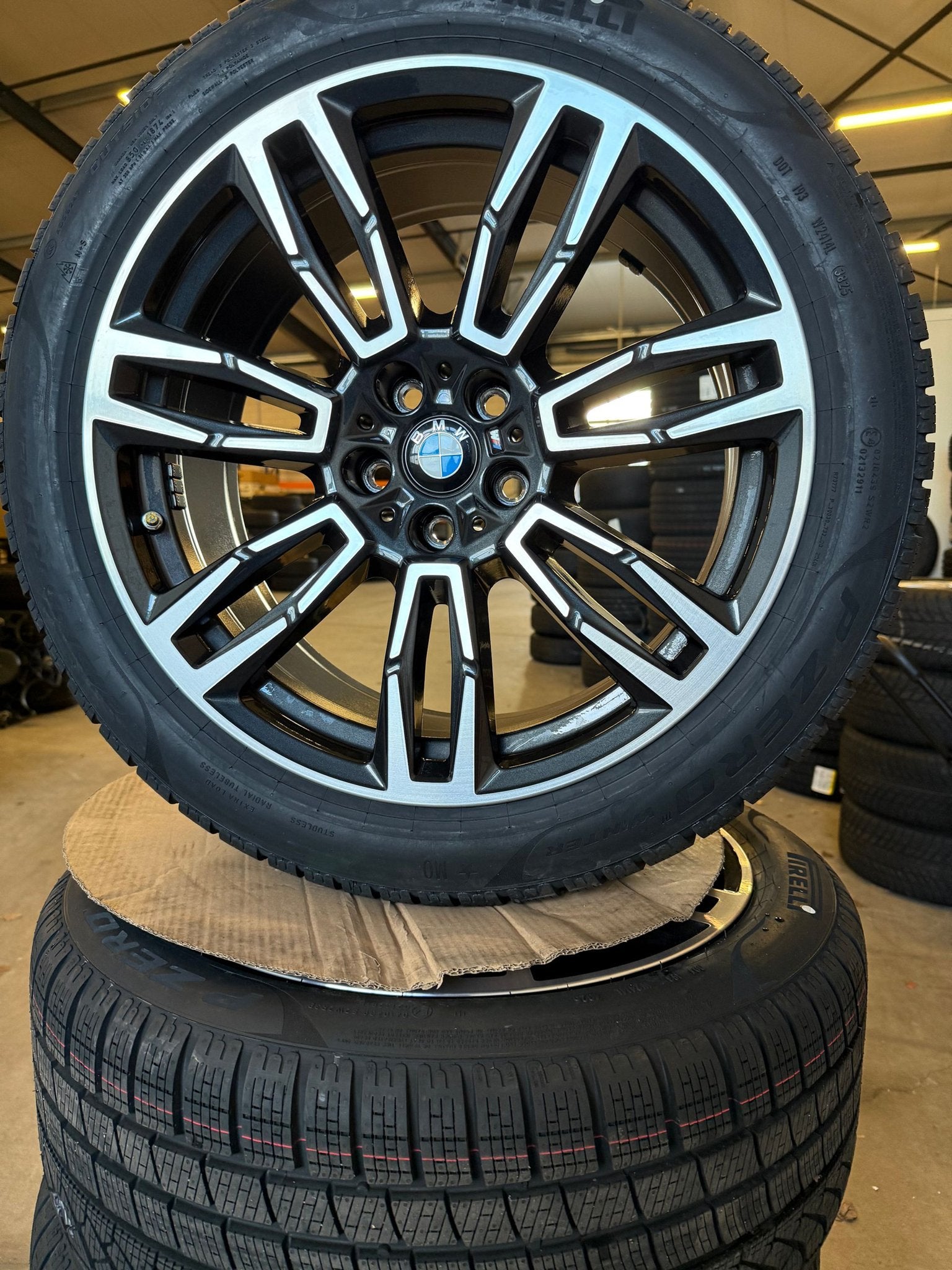 19" ORIG. BMW 5 SERIE G60 G61 STYLING 935M WINTER 5A324E0, Auto-onderdelen, Banden en Velgen, 19 inch, 245 mm, -, -