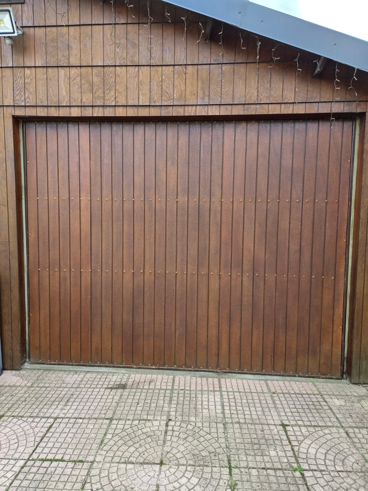 Kantelpoort bekleedt in hout met 2 zenders  b3000xh2300