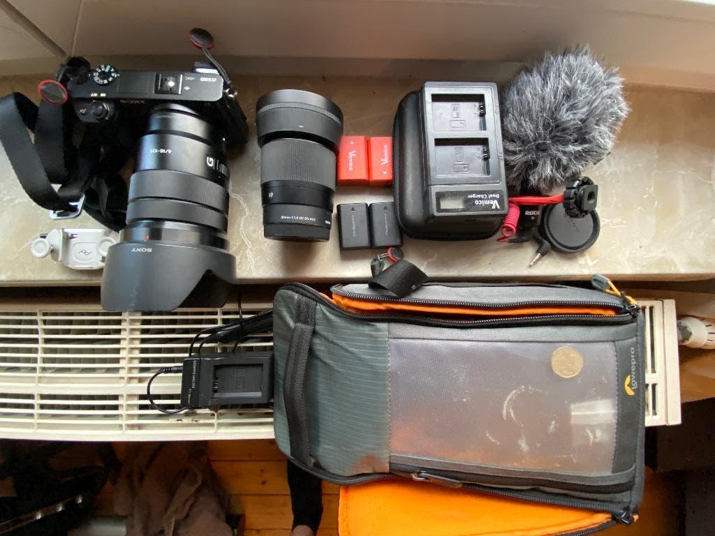 kit Sony A6300 avec objectifs et accessoires, TV, Hi-fi & Vidéo, Appareils photo numériques, Enlèvement ou Envoi, Compact, Comme neuf