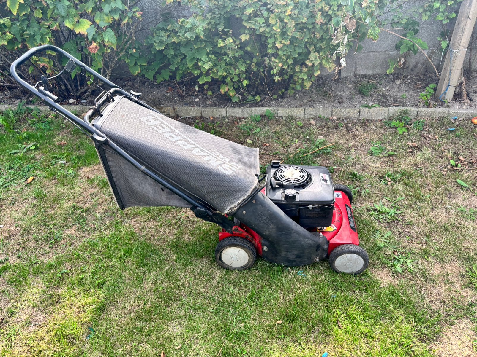 Snapper hi-vac grasmaaier 4hp, Jardin & Terrasse, Tondeuse rotative, Utilisé, Sac de ramassage, Tondeuses à gazon à essence