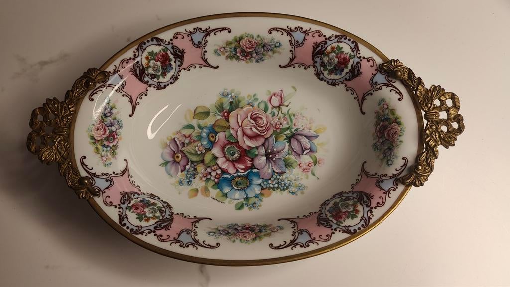Porseleinen en hand geschilderde schaal van Limoges., Ophalen of Verzenden
