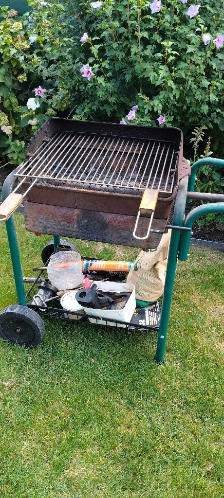 Barbeque à fonte avec four, Enlèvement, Utilisé